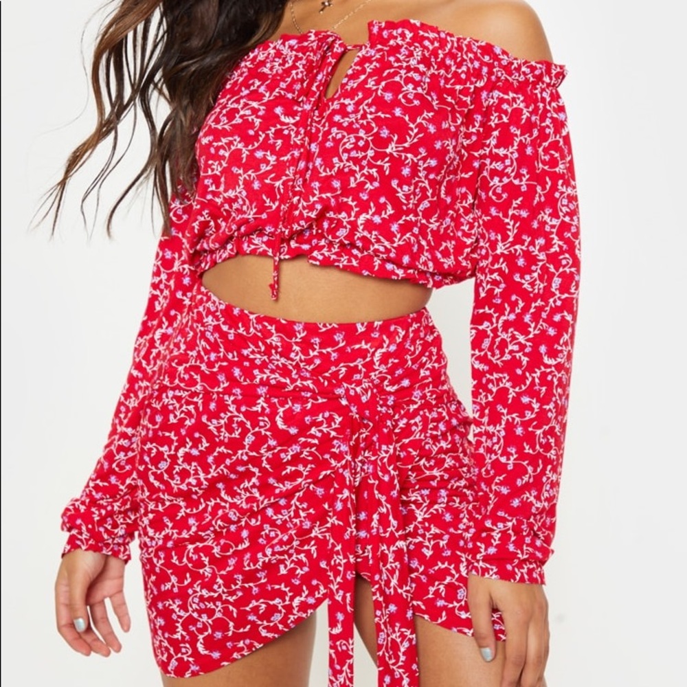 Pretty Little Thing red crop top + mini skirt set - Picture 2 of 5